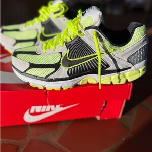 Nike Men’s Size 9 Zoom Vomero 5 ‘Life Lime’ Volt Green White Gray Black